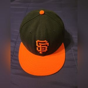 SIZE 7 3/8. NEW ERA SAN FRANCISCO GIANTS HAT.